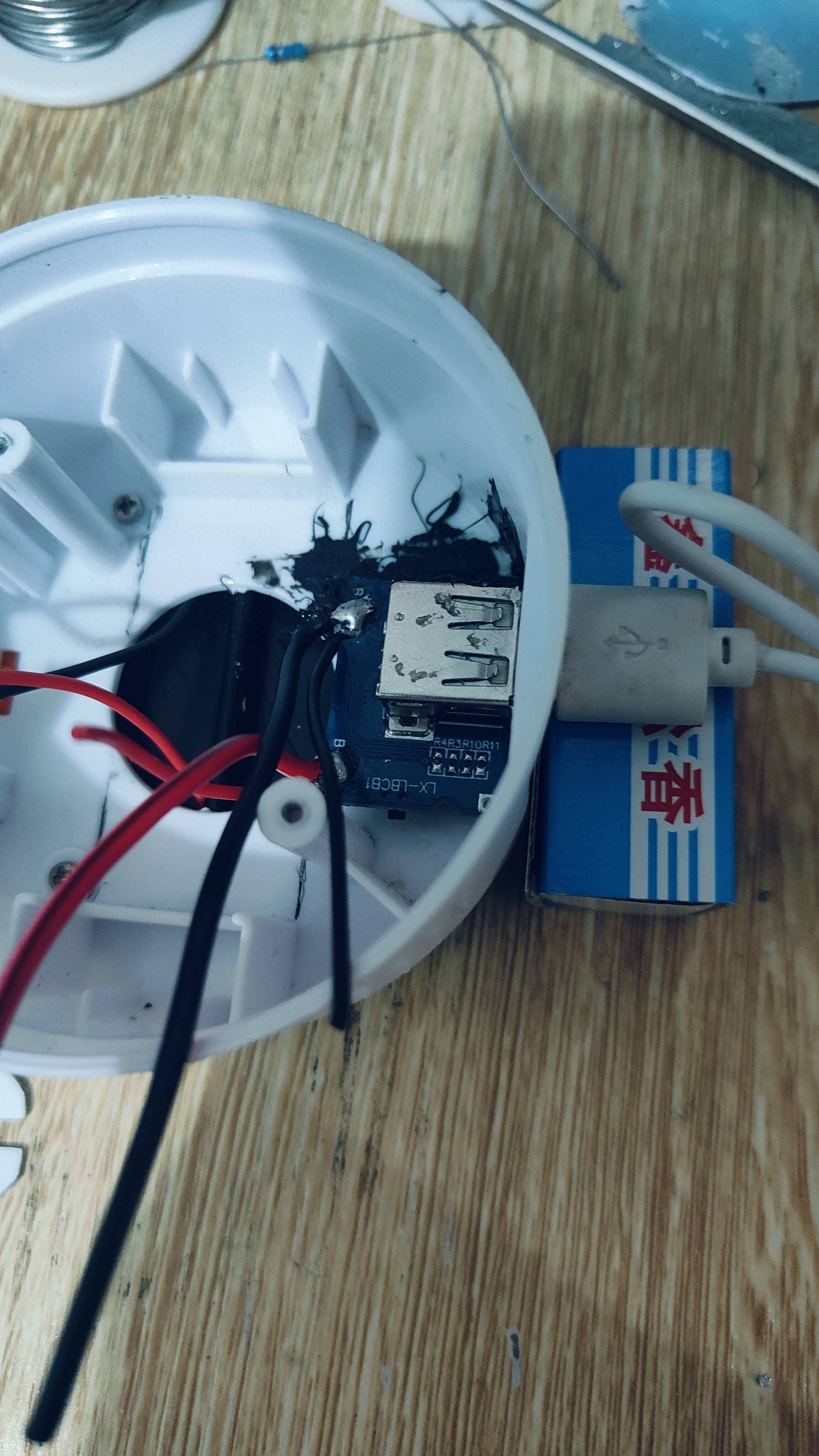 灯换大容量电池并改成充电宝开元ky棋牌低成本给露营(图4) 灯换大容量电池并改成充电宝开元ky棋牌低成本给露营(图4)